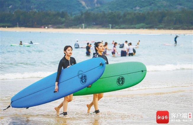 现场曝光!女局长跑步机里藏价值666万余元黄金制品